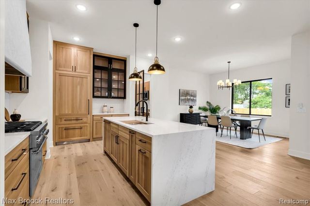 2444 Benjamin Avenue, Royal Oak, MI 48073