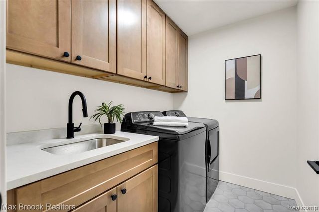 2444 Benjamin Avenue, Royal Oak, MI 48073