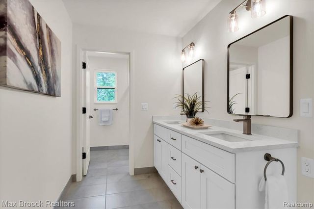 2444 Benjamin Avenue, Royal Oak, MI 48073