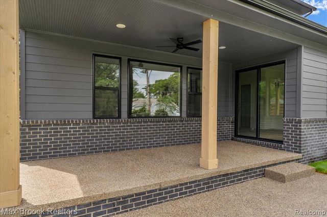 2444 Benjamin Avenue, Royal Oak, MI 48073