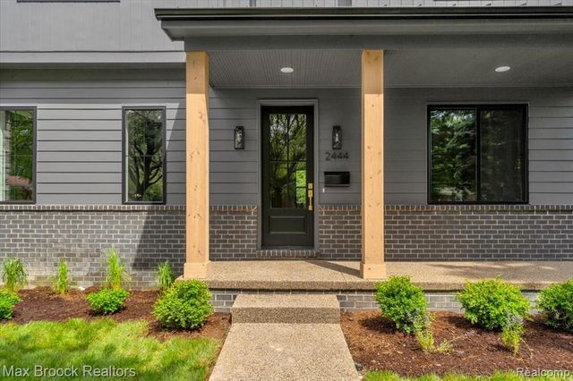 2444 Benjamin Avenue, Royal Oak, MI 48073