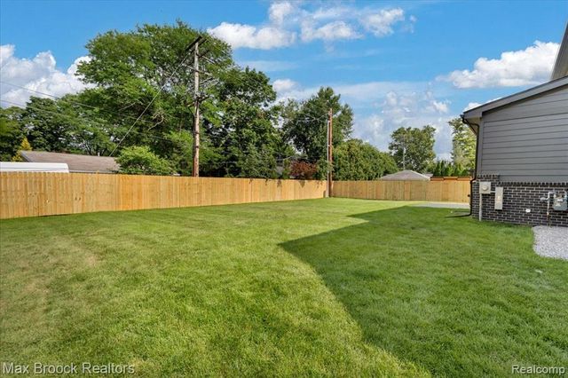 2444 Benjamin Avenue, Royal Oak, MI 48073