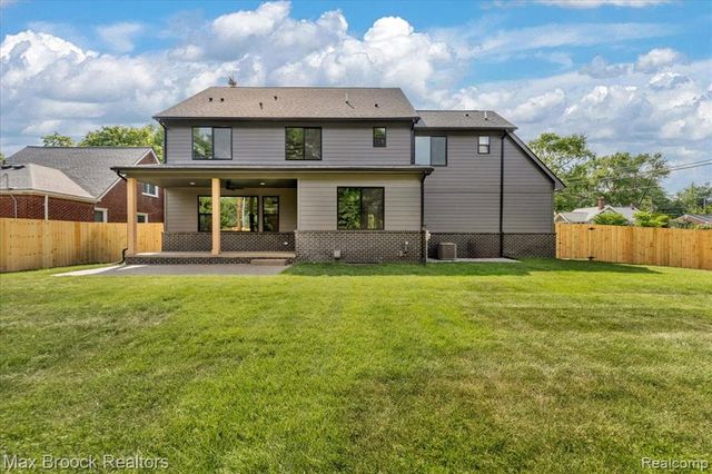 2444 Benjamin Avenue, Royal Oak, MI 48073