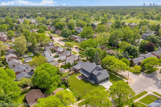 2444 Benjamin Avenue, Royal Oak, MI 48073