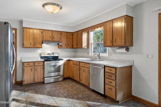 59 Valencia Lane, Clifton Park, NY 12065