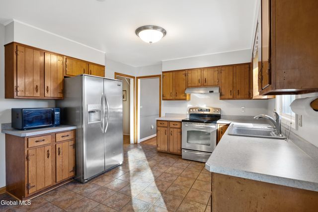 59 Valencia Lane, Clifton Park, NY 12065