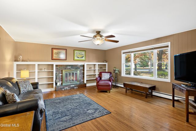 59 Valencia Lane, Clifton Park, NY 12065