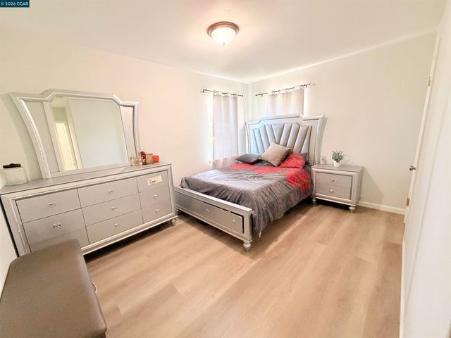 238 Fitzpatrick Rd, Oakland, CA 94603