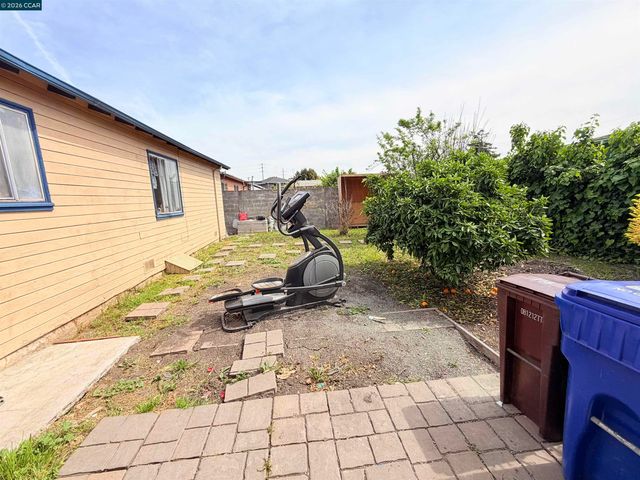 238 Fitzpatrick Rd, Oakland, CA 94603