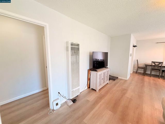 238 Fitzpatrick Rd, Oakland, CA 94603