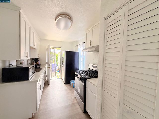 238 Fitzpatrick Rd, Oakland, CA 94603