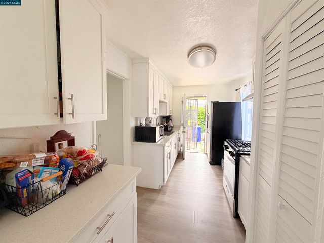 238 Fitzpatrick Rd, Oakland, CA 94603