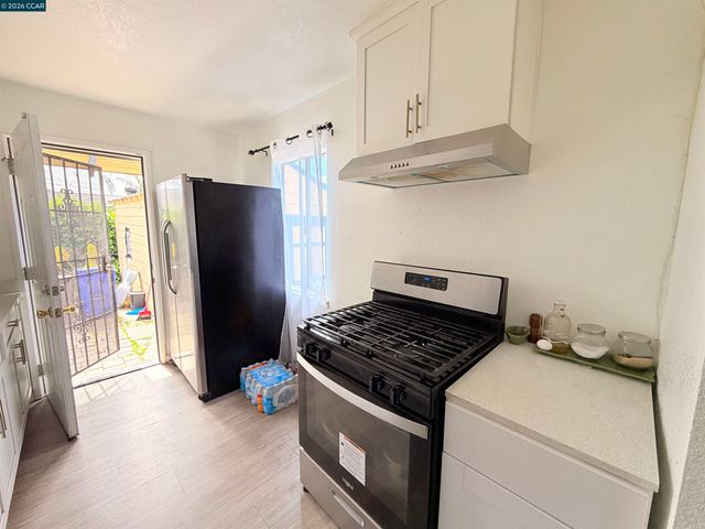 238 Fitzpatrick Rd, Oakland, CA 94603