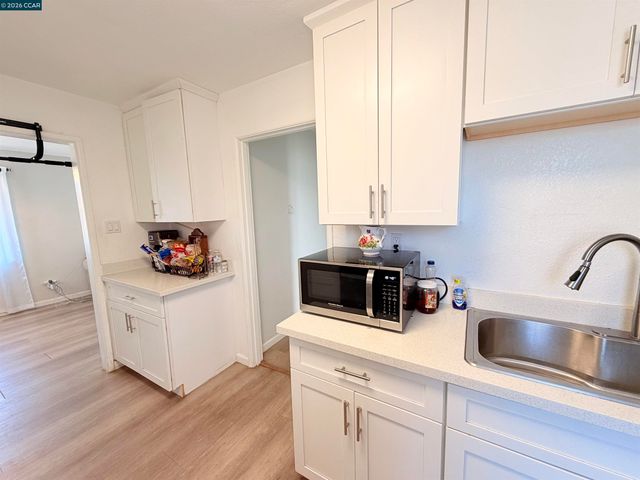 238 Fitzpatrick Rd, Oakland, CA 94603