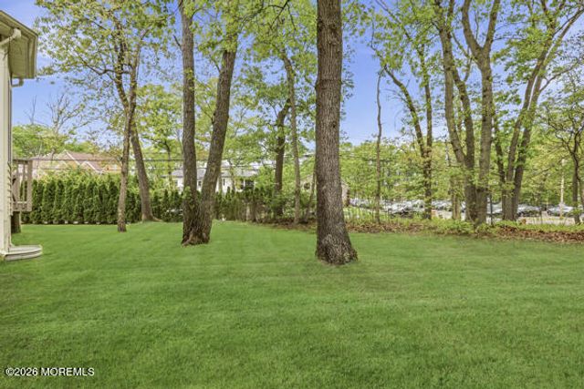 16 Schuster Way, Lakewood, NJ 08701