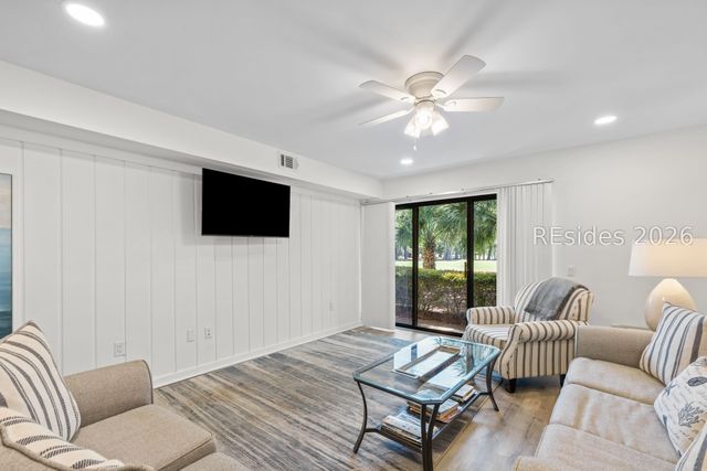 18 Lighthouse Rd Apt 462, Hilton Head Island, SC 29928