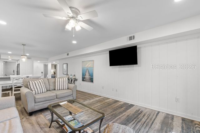 18 Lighthouse Rd Apt 462, Hilton Head Island, SC 29928