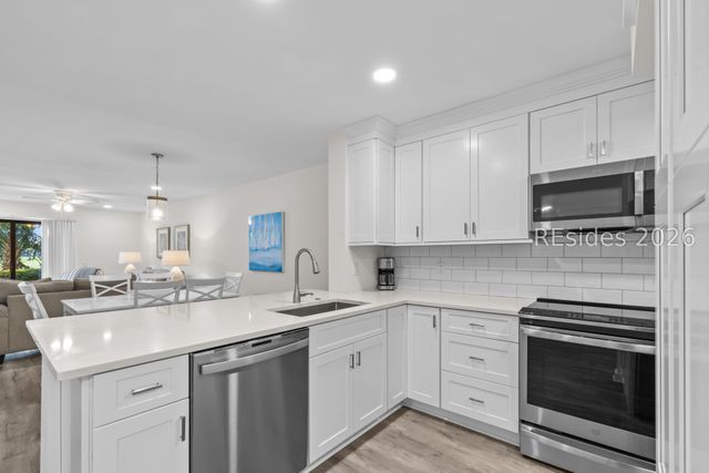 18 Lighthouse Rd Apt 462, Hilton Head Island, SC 29928