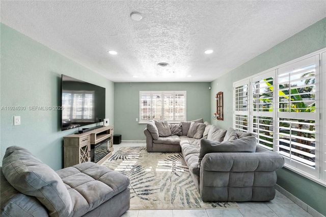 3329 Coolidge St, Hollywood, FL 33021