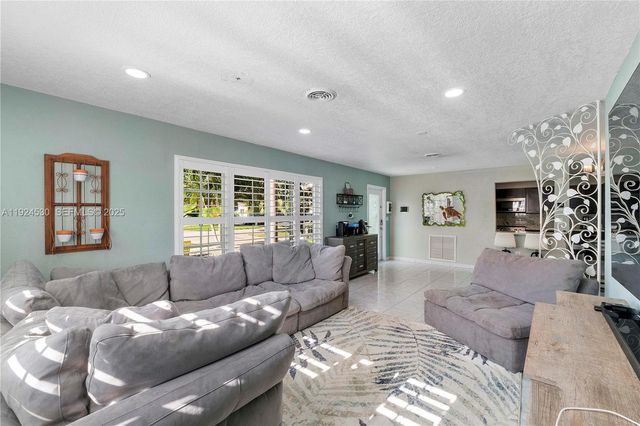 3329 Coolidge St, Hollywood, FL 33021