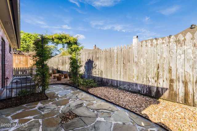 104 Freeport Circle, Lafayette, LA 70508