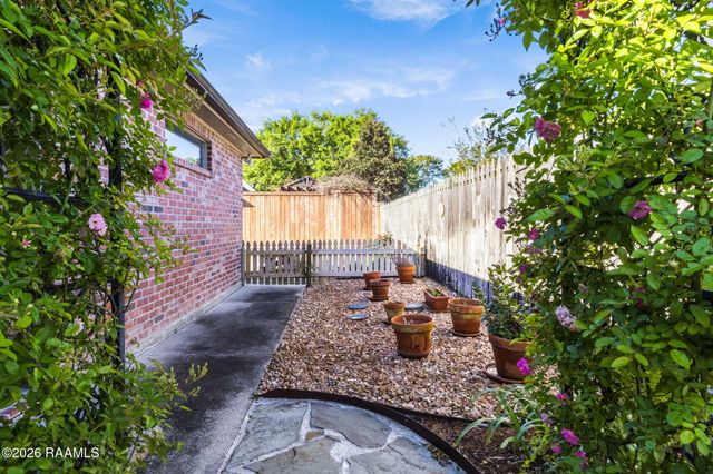 104 Freeport Circle, Lafayette, LA 70508