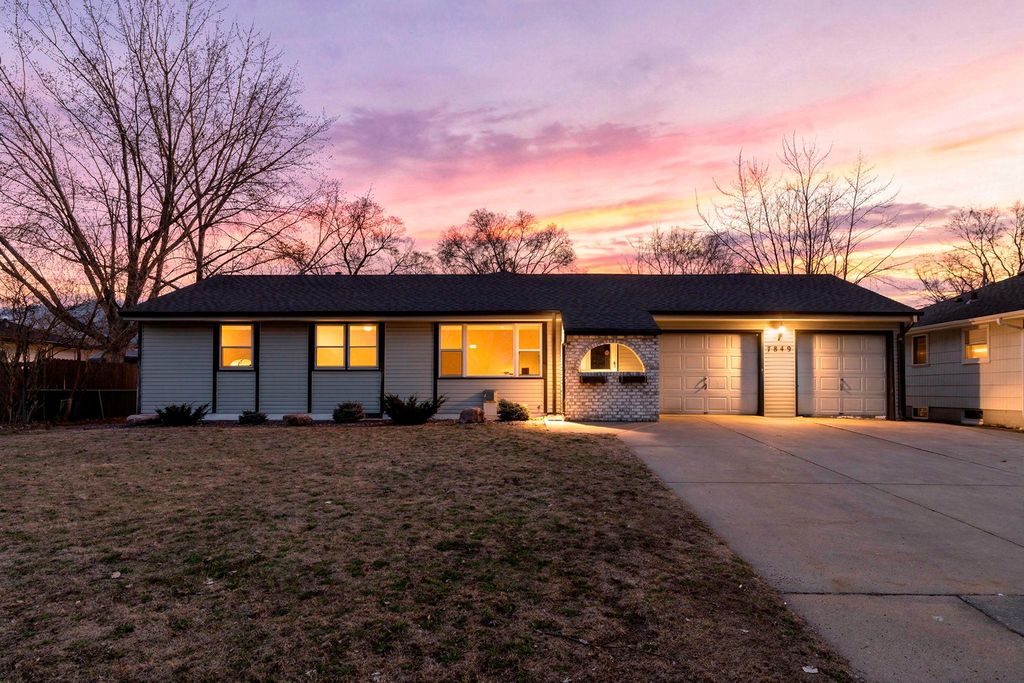 7849 Monroe Street NE, Spring Lake Park, MN 55432