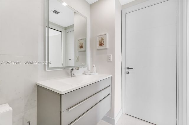7330 Ocean Ter 2404, Miami Beach, FL 33141