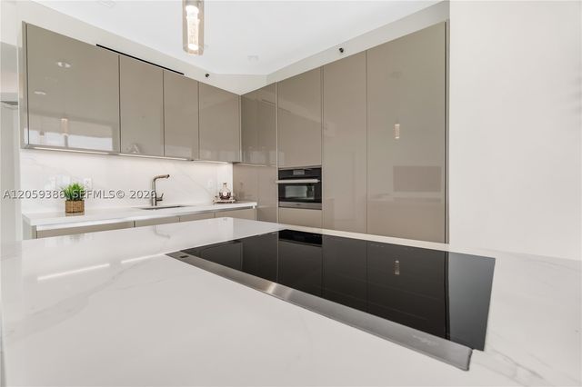 7330 Ocean Ter 2404, Miami Beach, FL 33141