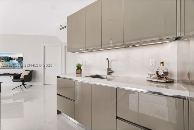 7330 Ocean Ter 2404, Miami Beach, FL 33141