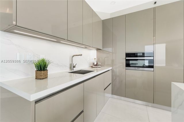 7330 Ocean Ter 2404, Miami Beach, FL 33141