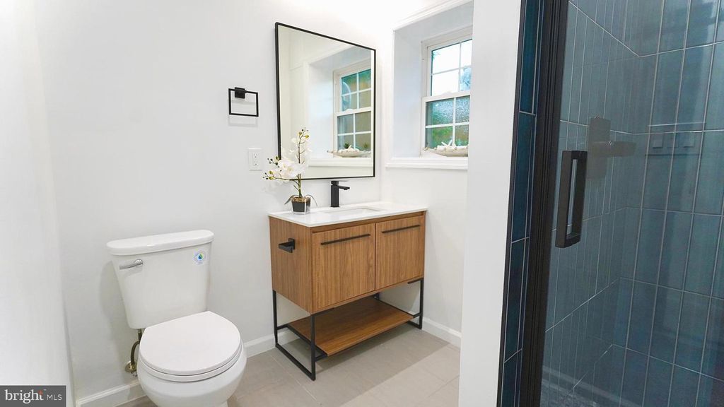 3147 HEADROW LN, Falls Church, VA 22042