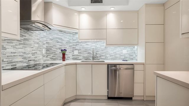 300 Bayview Drive 307, Sunny Isles Beach, FL 33160