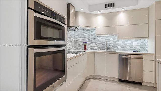 300 Bayview Drive 307, Sunny Isles Beach, FL 33160