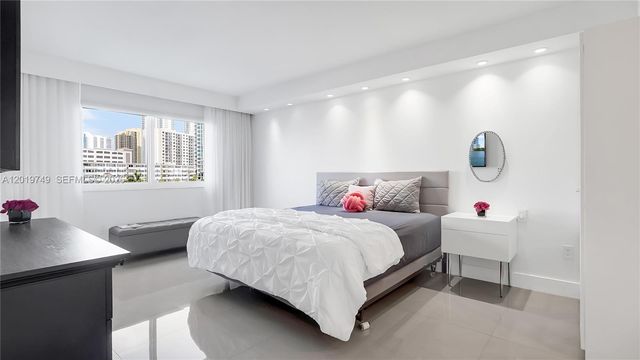300 Bayview Drive 307, Sunny Isles Beach, FL 33160