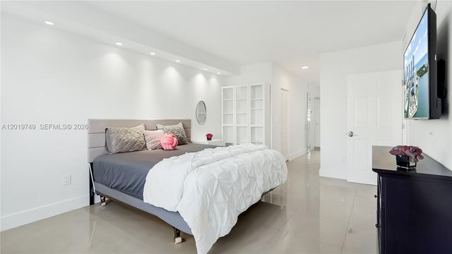 300 Bayview Drive 307, Sunny Isles Beach, FL 33160