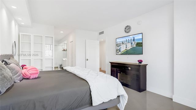 300 Bayview Drive 307, Sunny Isles Beach, FL 33160