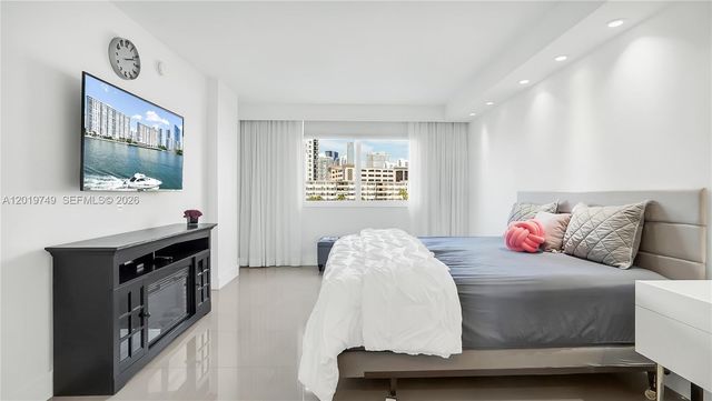300 Bayview Drive 307, Sunny Isles Beach, FL 33160