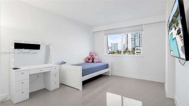 300 Bayview Drive 307, Sunny Isles Beach, FL 33160
