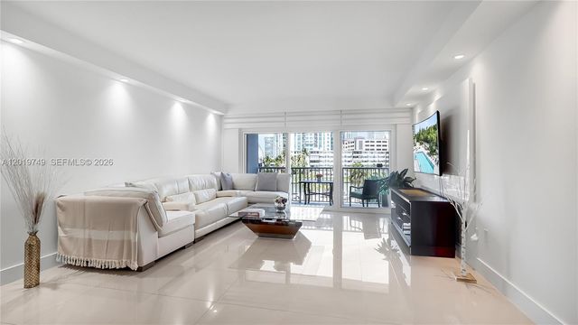 300 Bayview Drive 307, Sunny Isles Beach, FL 33160
