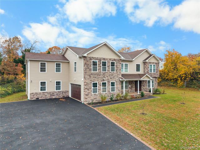4 Coventry Court, Wheatley Heights, NY 11798