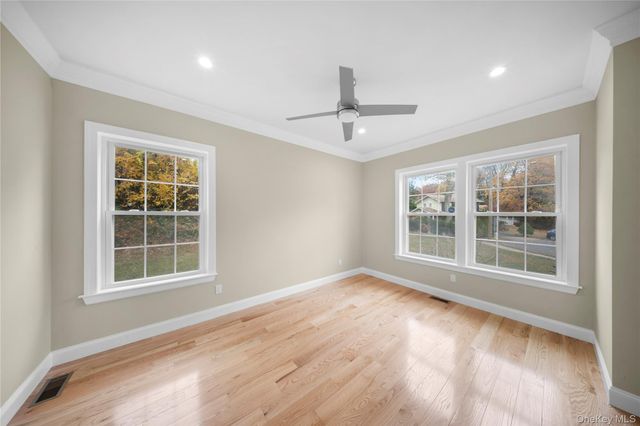 4 Coventry Court, Wheatley Heights, NY 11798