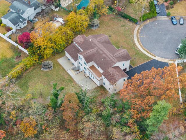 4 Coventry Court, Wheatley Heights, NY 11798