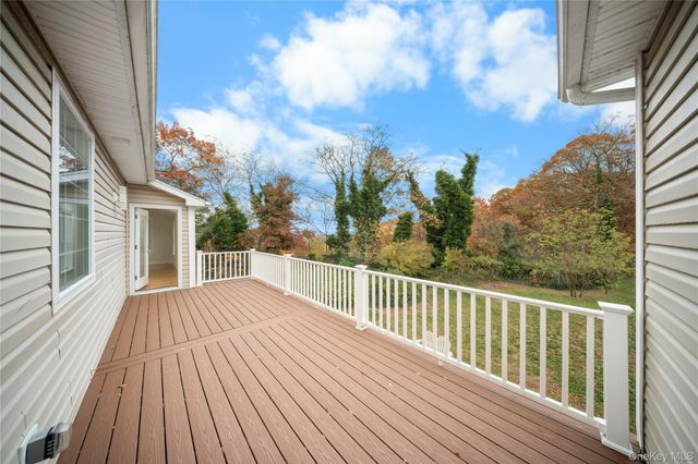 4 Coventry Court, Wheatley Heights, NY 11798