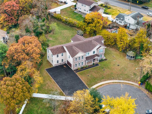 4 Coventry Court, Wheatley Heights, NY 11798