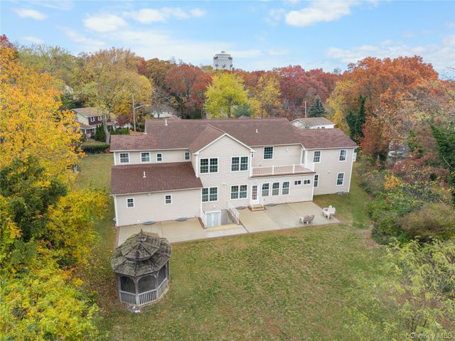 4 Coventry Court, Wheatley Heights, NY 11798