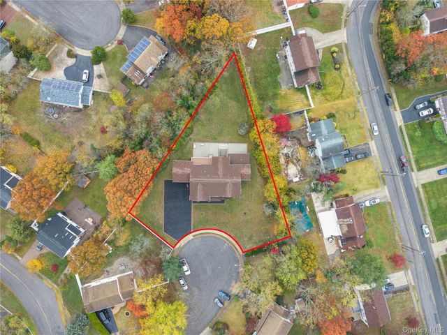 4 Coventry Court, Wheatley Heights, NY 11798