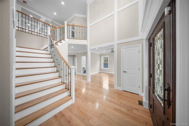 4 Coventry Court, Wheatley Heights, NY 11798
