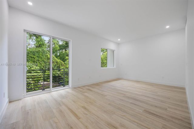 3162 Plaza St, Coconut Grove, FL 33133