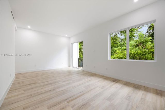 3162 Plaza St, Coconut Grove, FL 33133